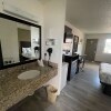 Отель Rodeway Inn & Suites, фото 19