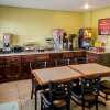 Отель Econo Lodge East, фото 19