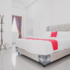 Отель RedDoorz Syariah near Arafah Hospital Jambi, фото 3