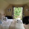 Отель Great Ashley Farm B&B and Shepherds Huts, фото 5