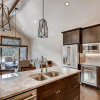 Отель New 3bdr Luxury -fireplace,on-site Parking,kids Ski Free 3 Bedroom Townhouse by RedAwning, фото 14
