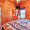 Отель Smoky Mountain Retreat - Five Bedroom Cabin, фото 17