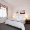 Отель Dunkley House Bathurst Large CBD Heritage Home, Sleeps 10, фото 5