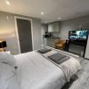 Отель Luxury Detached Studio Apartment in Luton, фото 4