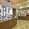 Отель Hampton Inn & Suites Greensboro/Coliseum Area, фото 12