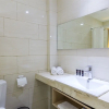 Отель RedDoorz Plus @ Gunung Salak Street, фото 8