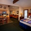 Отель Cottam's Lodge by Alpine Village Suites, фото 6