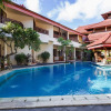 Отель The Flora Kuta Bali by RedDoorz, фото 12