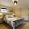 Отель Seagulls Nest 2 Bedroom Apartment Tenby, фото 5