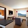Отель Four Points by Sheraton Kelowna Airport, фото 7