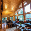 Отель Begbie Snug by Revelstoke Vacations, фото 29