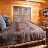 Отель Mountain Dreams 2 Br cabin by RedAwning, фото 2