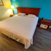 Отель Clover Inn & Suites, фото 8
