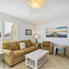 Отель SPC 2013 is a Pet Friendly Upstairs 1 BR With Seasonal Beach Setup by Redawning, фото 4