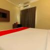 Отель RedDoorz Plus near Pantai Losari, фото 4