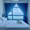 Отель Homesuite' Home at Jesselton Quay, фото 21