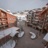 Отель Comfortable 1 Bedroom Slopeside Condo - No Cleaning Fee! by RedAwning, фото 24