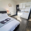Отель Studio Available Close to Queen Elizabeth Hospital, фото 1