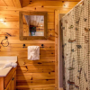 Отель Secret Romance, 2 Bedrooms, Sleeps 8, Pool Table, Hot Tub, Arcade, фото 6