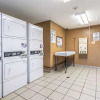 Отель HomeTowne Studios by Red Roof Louisville, фото 11