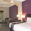 Отель La Quinta Inn & Suites by Wyndham Pearland - Houston South, фото 32