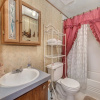 Отель Lakefront Cottage, фото 6