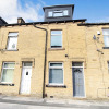 Отель Remarkable 4-bed House in Bradford, фото 1