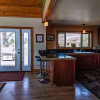 Отель Sunset Chalet - 2600 Sq.ft. Multi-seasonal Retreat, фото 28
