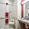 Отель Red Roof Inn and Suites, фото 8