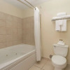 Отель White Pines Inn & Suites, фото 10