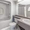 Отель Howard Johnson Express Inn - Niagara Falls, фото 23