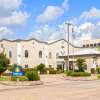 Отель Days Inn & Suites by Wyndham Webster NASA-ClearLake-Houston в Вебстере