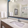 Отель La Quinta Inn & Suites by Wyndham Niagara Falls, фото 9