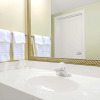 Отель Days Inn and Suites by Wyndham St. Louis/Westport Plaza, фото 8