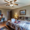 Отель Mustang Hideaway Three Bedroom Cabin, фото 5