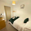 Отель 3 Bedrooms doubles or singles, 2 PARKING SPACES! WIFI & Smart TV's, Balcony, фото 3