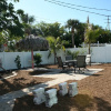 Отель Hibiscus Hacienda - 2 BR Cozy Beach House - Short Walk to the Beach, фото 12