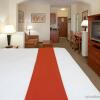 Отель Holiday Inn Express Hotel & Suites Decatur, an IHG Hotel в Декейтере