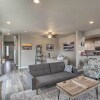 Отель Chic Bend Home w/ Deck < 3 Mi to Downtown!, фото 2