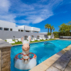 Отель Unique Modern 4BR w Large Private Pool Mini Golf, фото 16