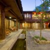 Отель Lijiang Banxicaotang Inn в Лицзяне