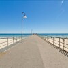 Отель Aqua Waves Glenelg Central Studio Apt, фото 15