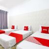 Отель OYO 93011 Hotel Griya Lestari Pati 2, фото 14