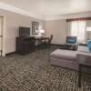 Отель La Quinta Inn & Suites by Wyndham Brownwood, фото 3