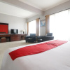 Отель Reddoorz Premium @ Bukit Damai Indah, фото 17