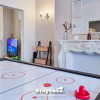 Отель White Cozy House With Pool Table Game Room, фото 12