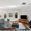 Отель Essendon Gem Bungalow 4BR, фото 8