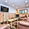Отель The Log Lodge - 4 Br Home, фото 12