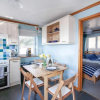 Отель Bluebell Cottage - 2 Bedroom Holiday Home - Bronllys Farm Llanelli, фото 6