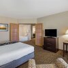 Отель La Quinta Inn & Suites by Wyndham Sarasota - I75, фото 6